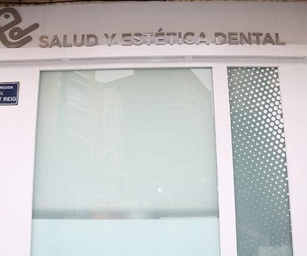 Fachada 3 - Cl&iacute;nica Dental en Valencia Benimaclet