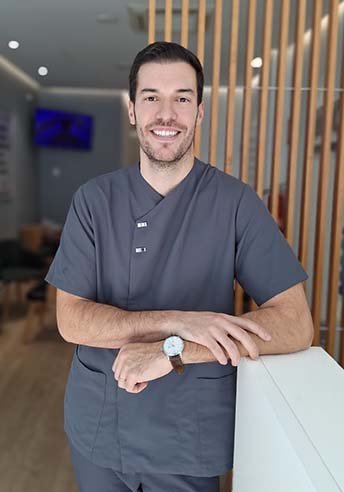 Doctor Juan Cervera Espert | CLÍNICA DENTAL ARTDENTA VALENCIA