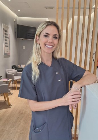 Carolina España | Odontología y experta dental| Clínica Dental Artdenta Valencia