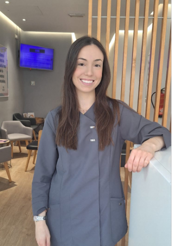 Ana Marmaneu | Clínica Dental Artdenta Valencia