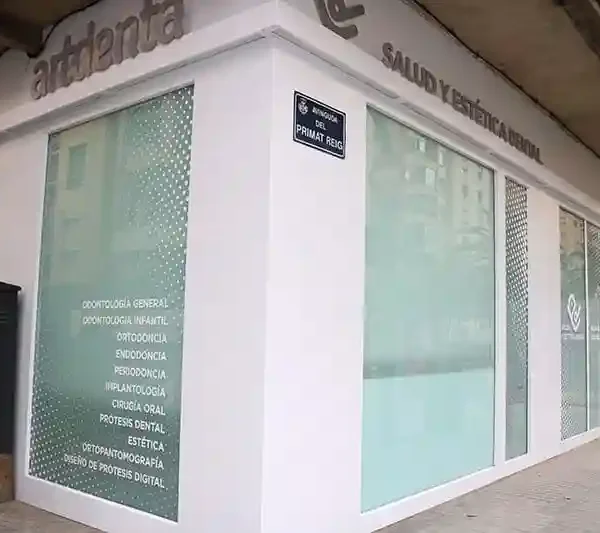 Fachada Clínica Dental Artdenta Valencia -Benimaclet